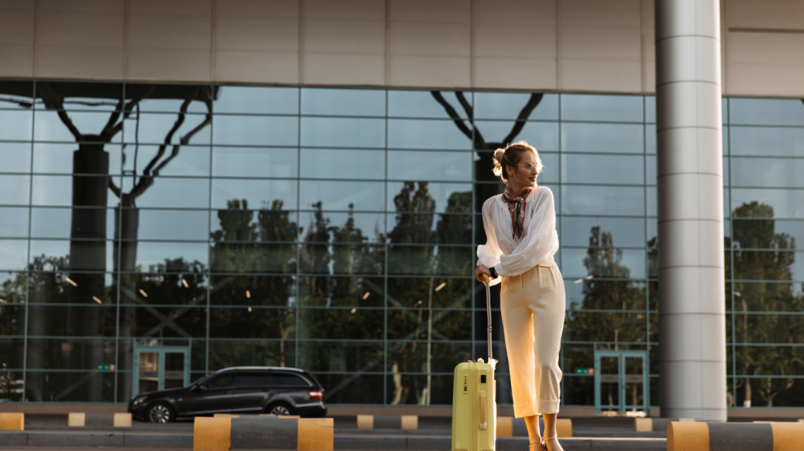 H μεγάλη αλλαγή που έρχεται για τις χειραποσκευές στα ταξίδια με αεροπλάνο - Γιατί αντιδρούν οι εταιρείες