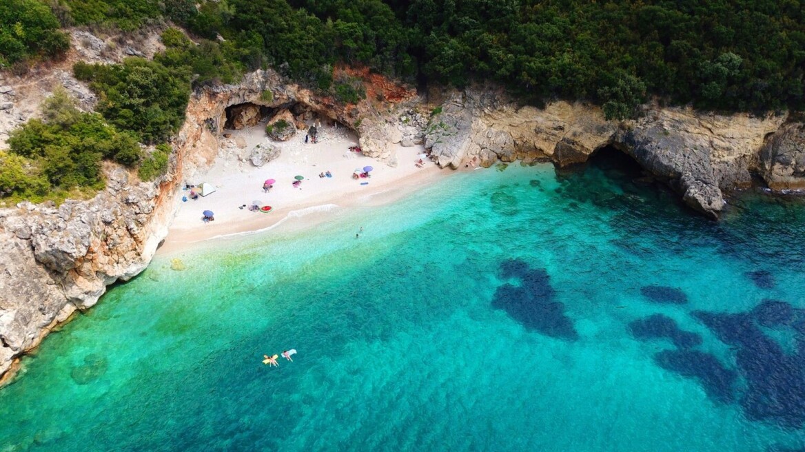 Μέγα Ντράφι: Η τριπλή παραλία της Θεσπρωτίας με τα δροσερά νερά και την άγρια ομορφιά