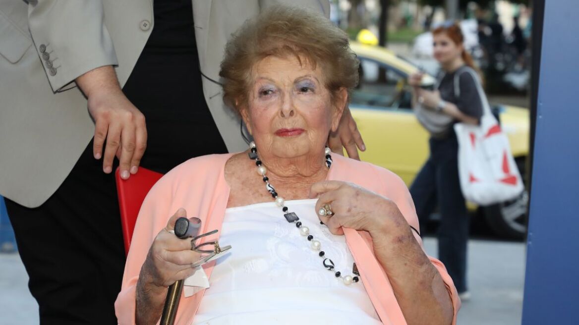 Βέφα Αλεξιάδου: «Εγώ φρόντισα και τίμησα τη θεία όσο ήταν εν ζωή και στα τελευταία της που ήταν μόνη», δήλωσε η ανιψιά της 