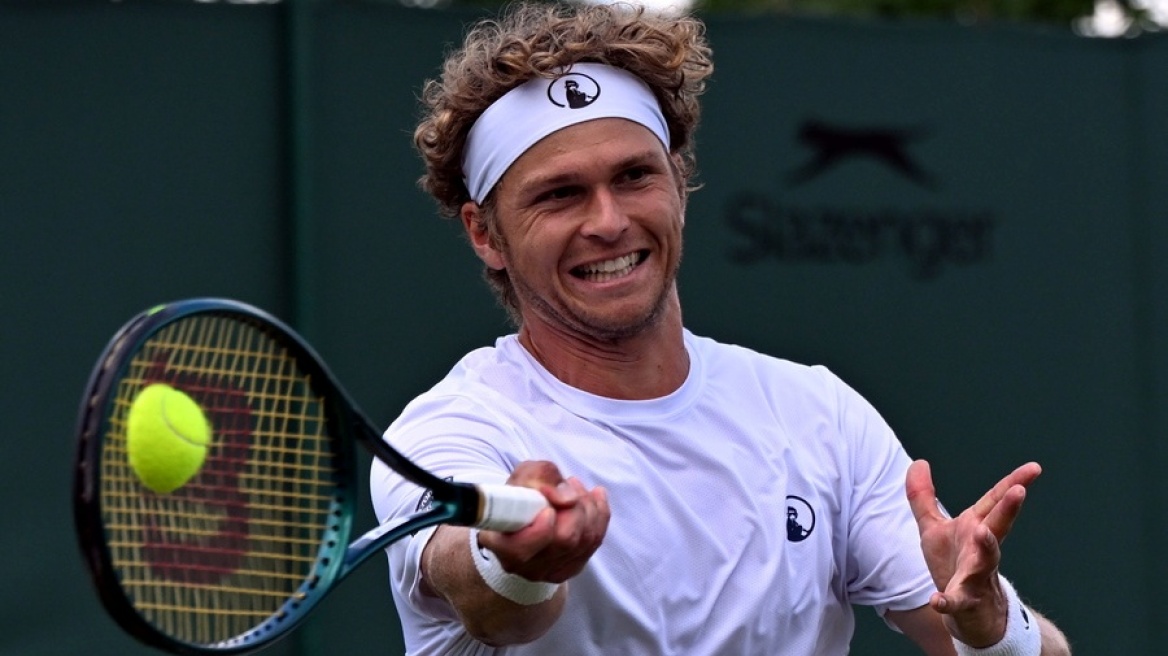 Αγκουστ Χόλμγκρεν: Από τις θεατρικές σπουδές στο πρώτο του Wimbledon - Η ιστορία του Δανού που «λάμπει» στο Λονδίνο
