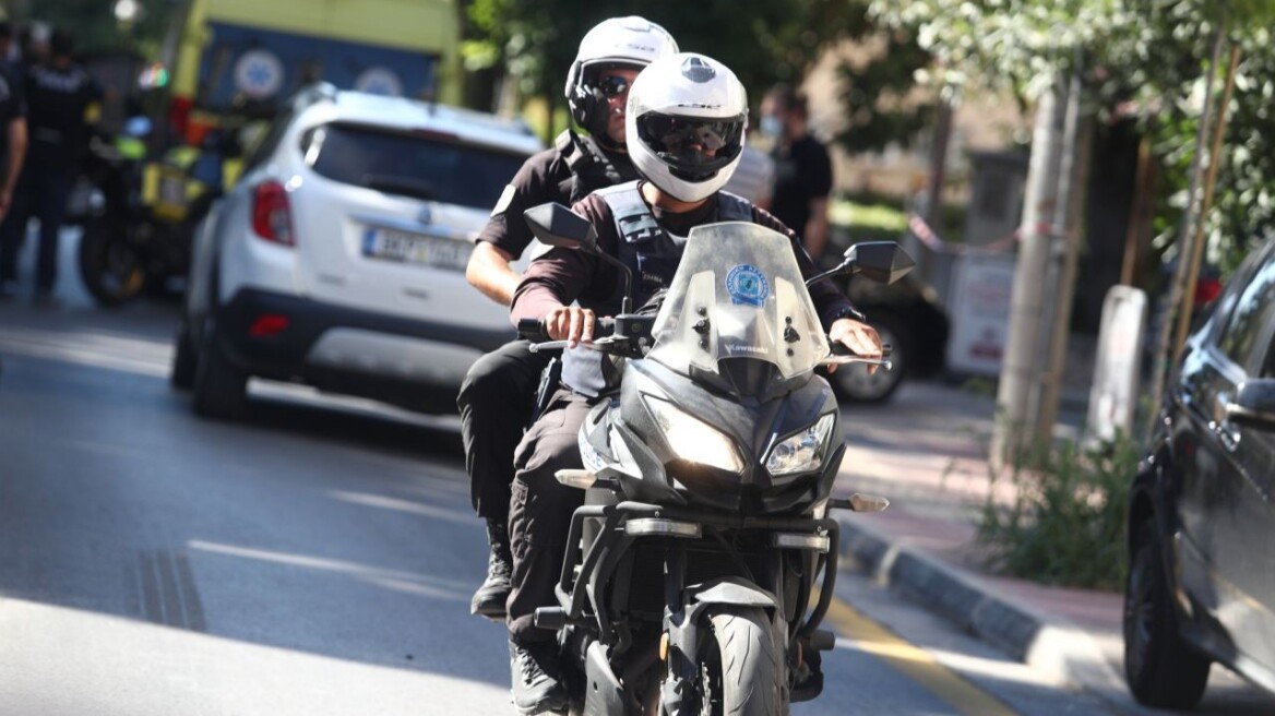 Έγκλημα στην Αγία Παρασκευή - Ηχητικό ντοκουμέντο: Οι πρώτες αναζητήσεις στην αστυνομία για τον δράστη