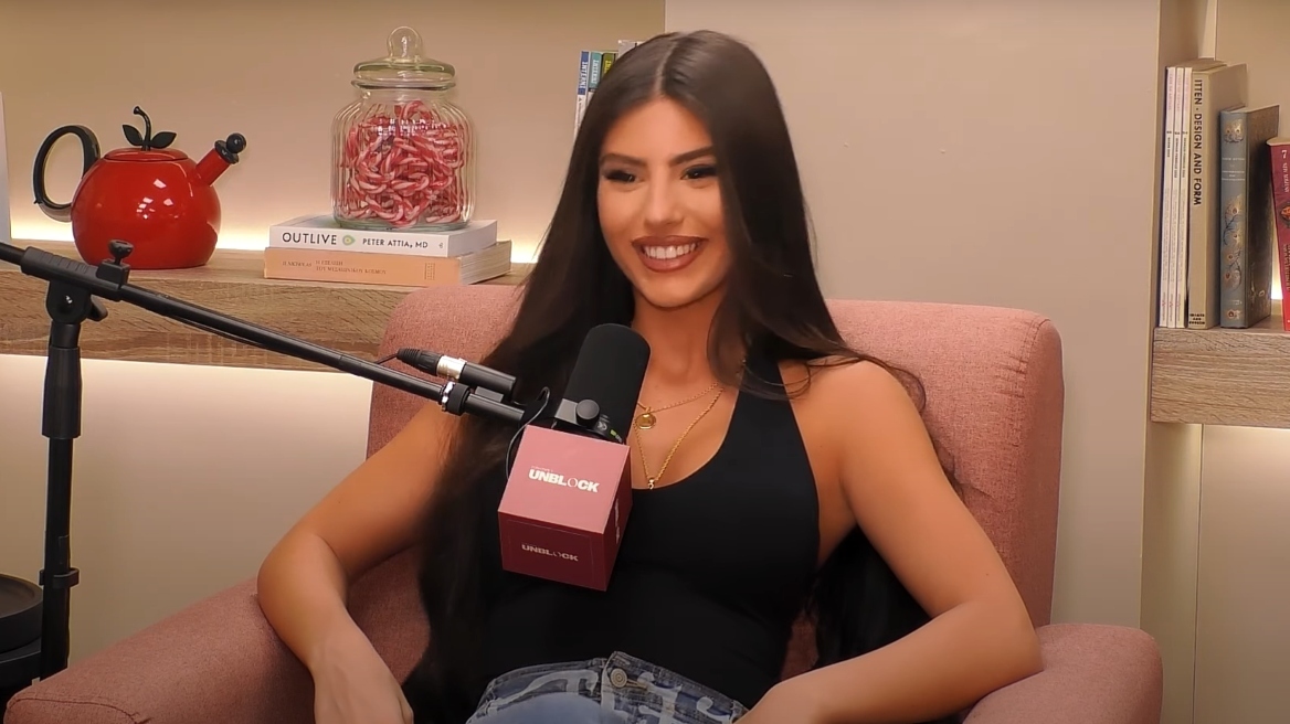 Δέσποινα Γιαννακοπούλου: «Έρχονται άγνωστοι με θράσος και με πειράζουν, λένε για τον πατέρα μου, δεν μπορώ, απαντάω»