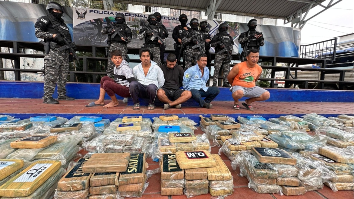 Οι αρχές του Ισημερινού λένε πως κατέσχεσαν 3 τόνους ναρκωτικών της αλβανικής μαφίας - Δείτε βίντεο