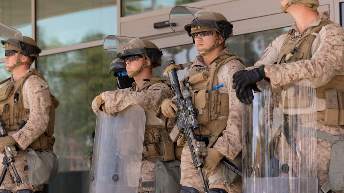 ΗΠΑ: Η Ουάσινγκτον αναπτύσσει 200 πεζοναύτες στη Φλόριντα για να βοηθήσουν την αστυνομία κατά της παράνομης μετανάστευσης