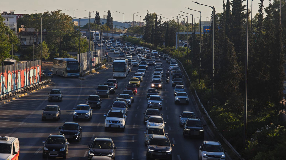 Κίνηση στους δρόμους: Μποτιλιαρισμένος ο Κηφισός - Καθυστερήσεις άνω των 30 λεπτών στην Αττική Οδό