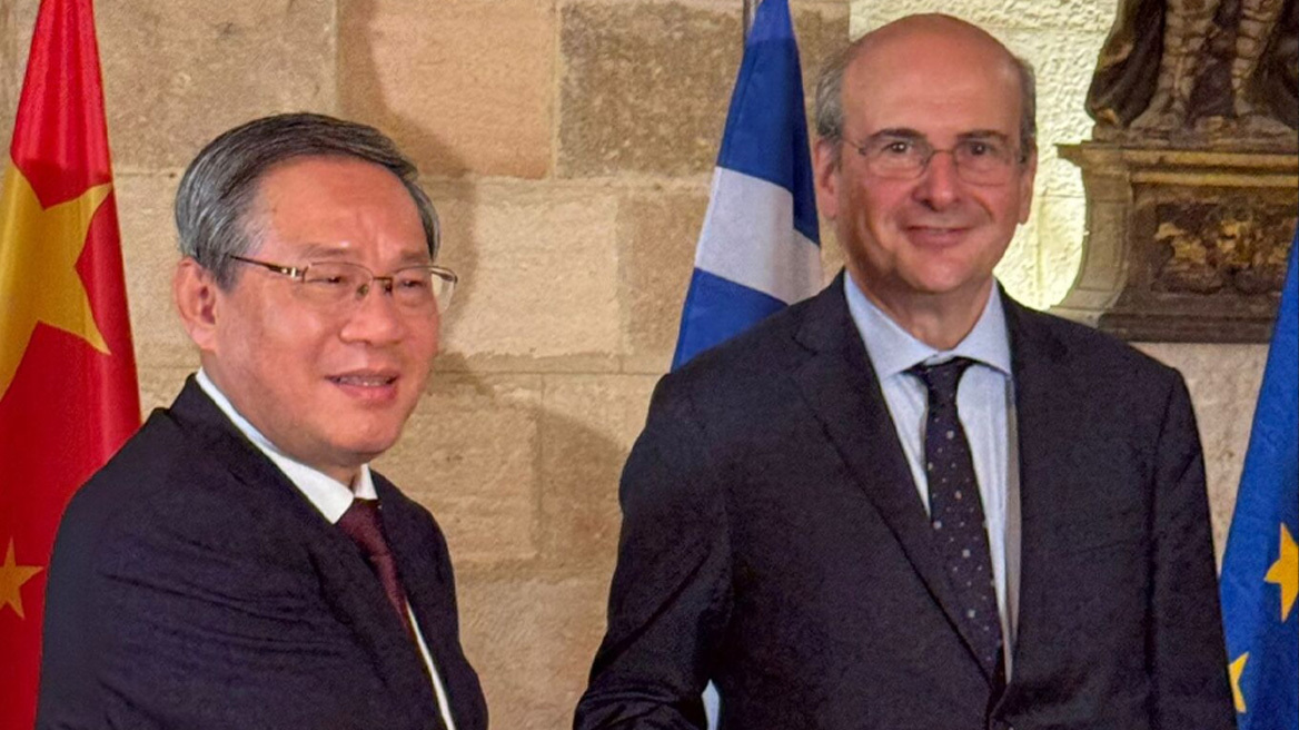 Συνάντηση Χατζηδάκη με τον πρωθυπουργό της Κίνας - Συζήτησαν για τουρισμό, ελληνικές εξαγωγές και για την ενίσχυση των πολιτιστικών ανταλλαγών 