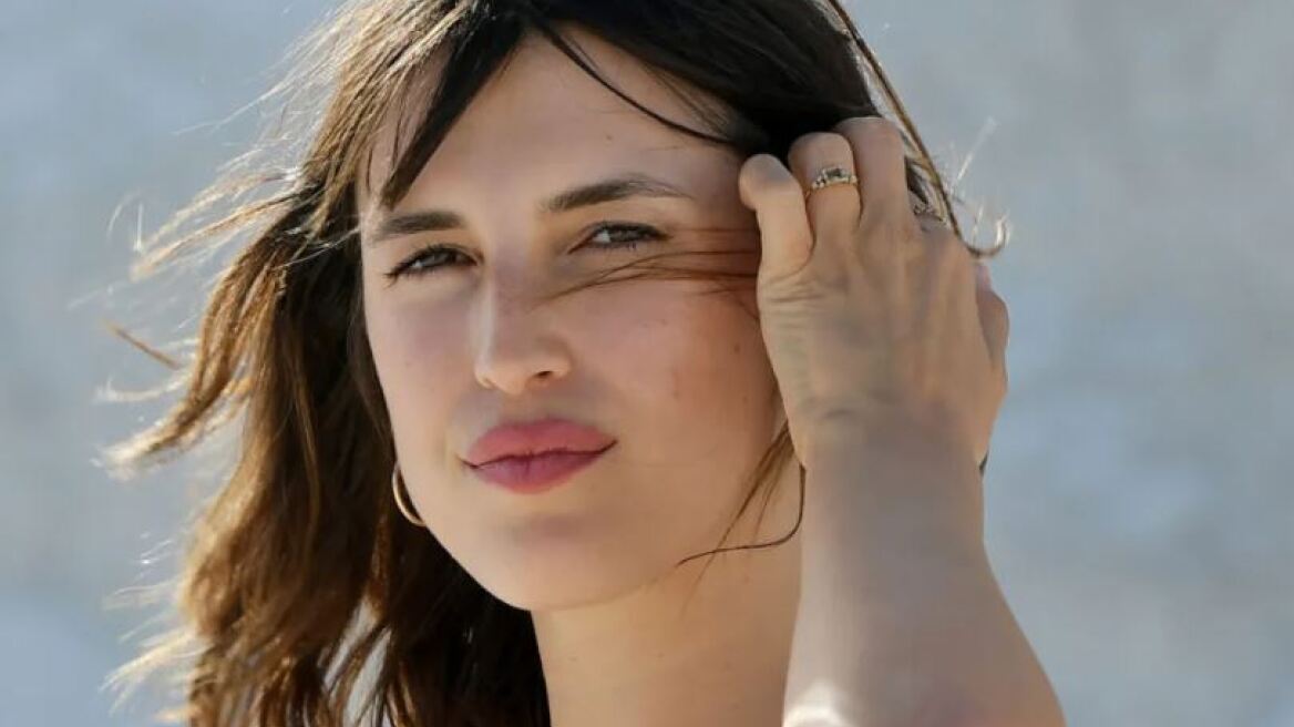 Ο τρόπος που φοράνε οι Γαλλίδες κραγιόν είναι ιδανικός για το μακιγιάζ της σεζόν
