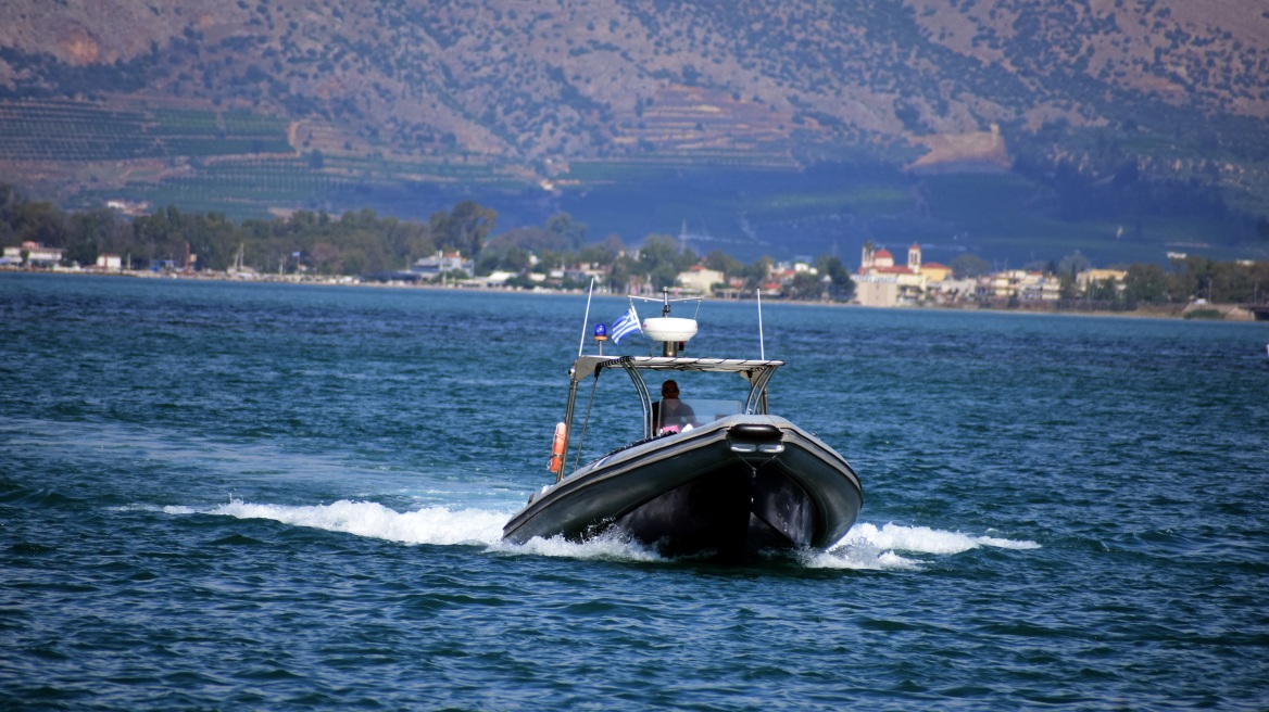 16χρονος τραυματίστηκε από την προπέλα σκάφους με χειριστή τον πατέρα του στη Χαλκιδική
