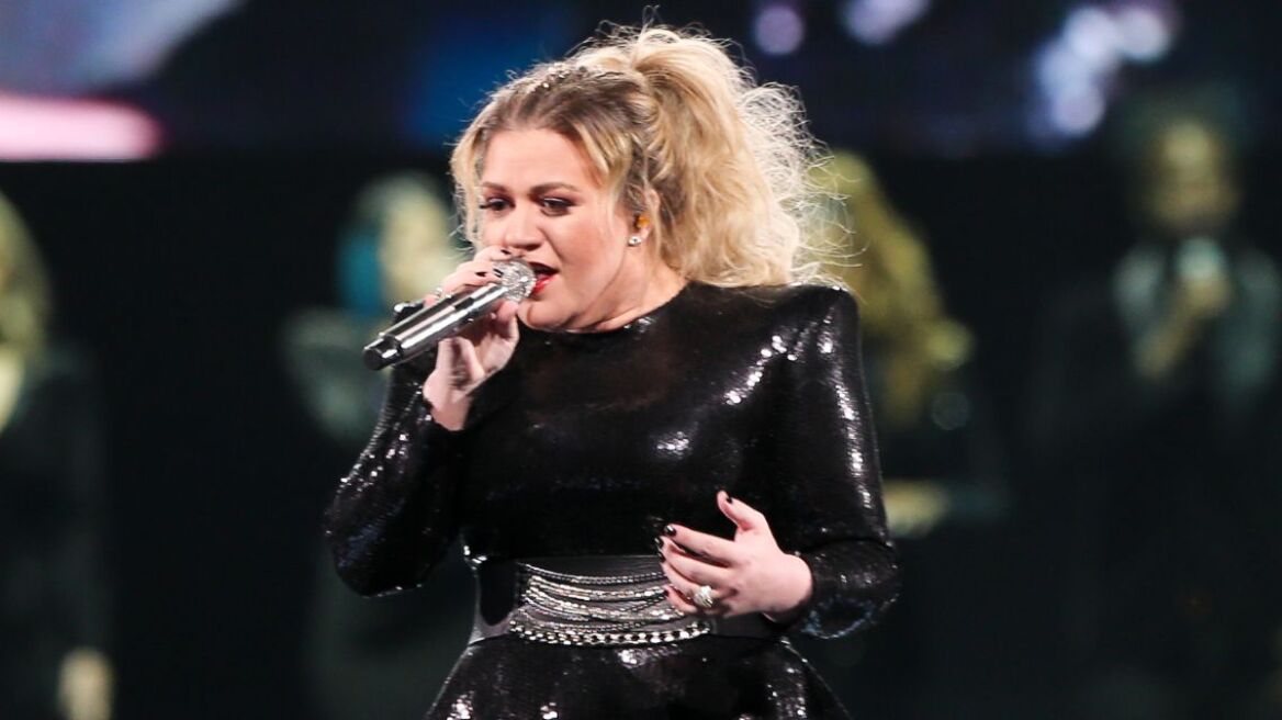 Η Κέλι Κλάρκσον ακύρωσε τη συναυλία της 90 λεπτά πριν την έναρξή της: «Είμαι συντετριμμένη»