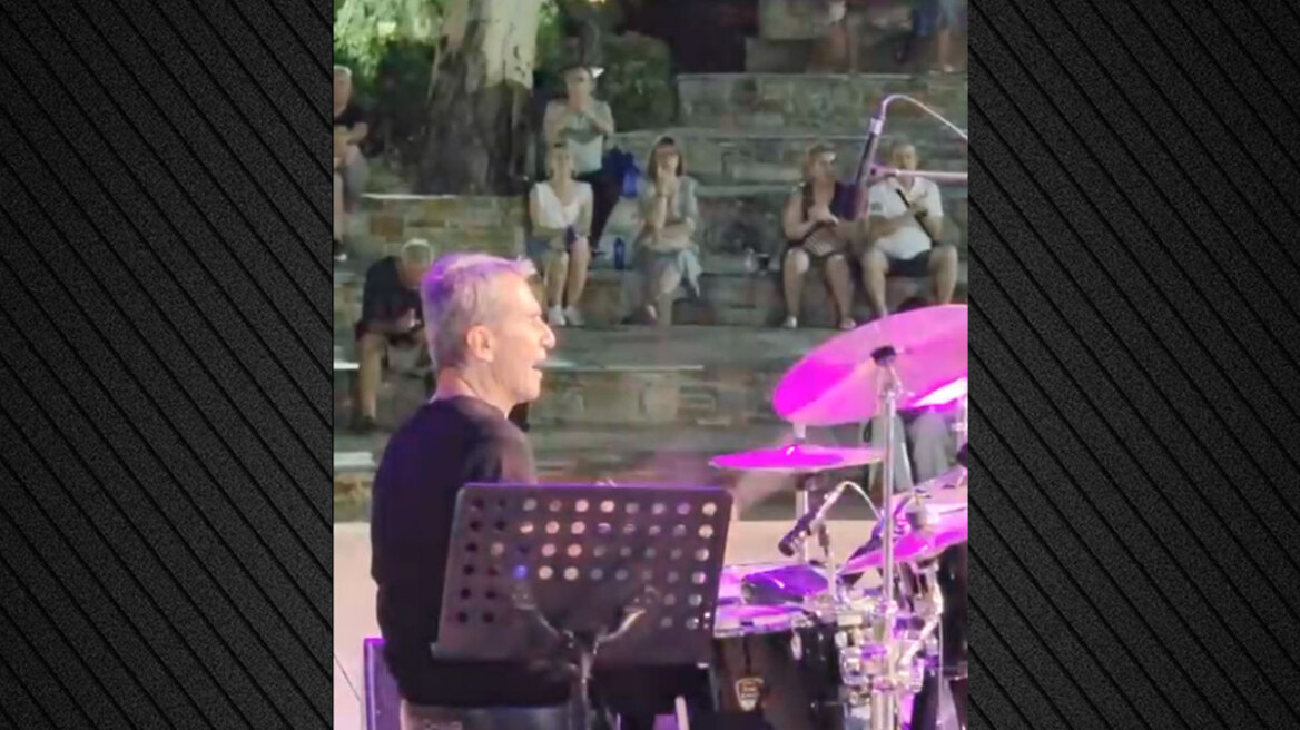 Ο Ανδρέας Λοβέρδος έπαιξε ντραμς σε συναυλία στο Άλσος Περιστερίου - Δείτε βίντεο