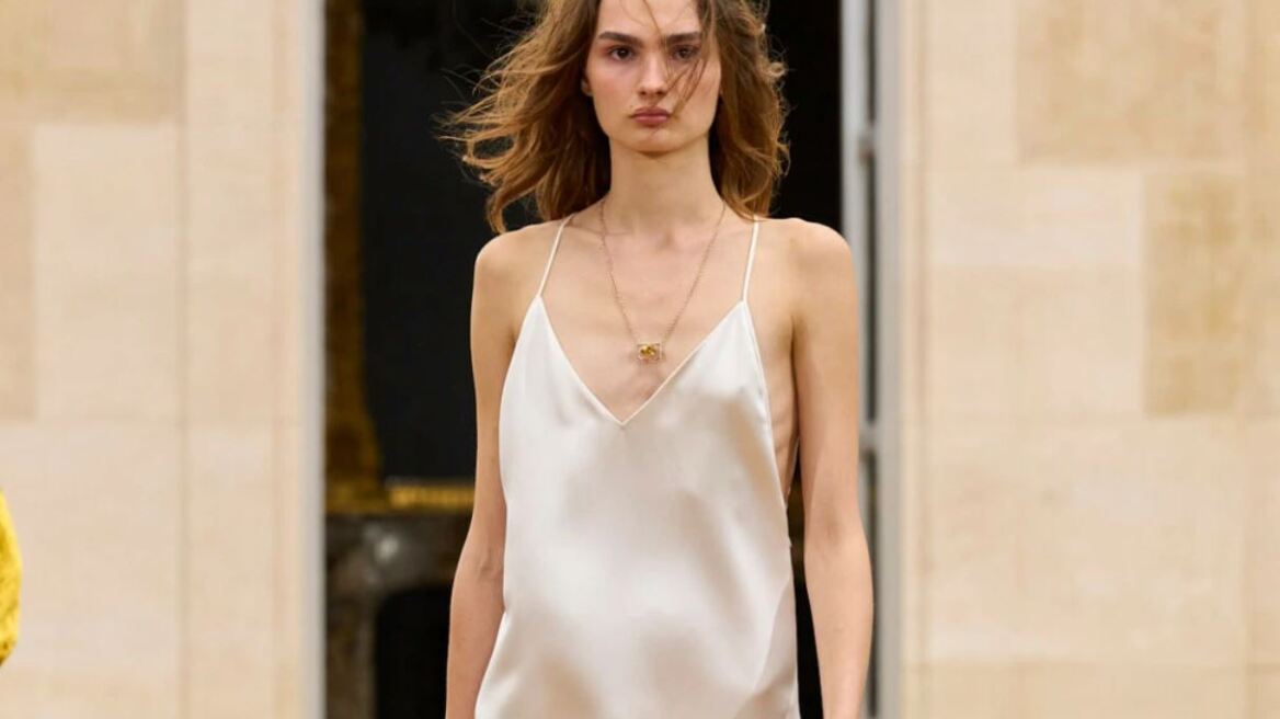 Slip dress: Tα ωραιότερα στυλ του φετινού καλοκαιριού
