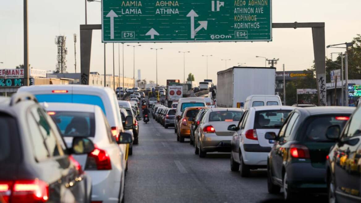 Καραμπόλα πέντε οχημάτων στην εθνική οδό Αθηνών - Κορίνθου - Πού έχει κίνηση
