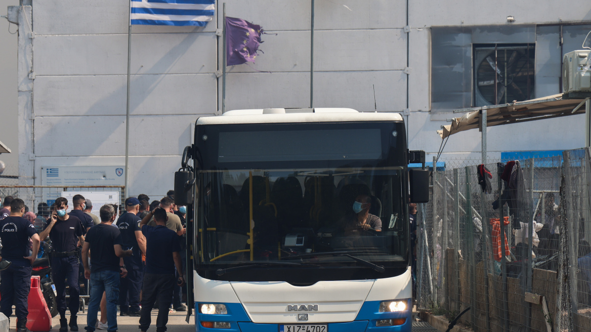 «Ναυάγησε» η φιλοξενία εκατοντάδων μεταναστών στην Αγυιά Χανίων - Επιστρέφουν στο Ρέθυμνο