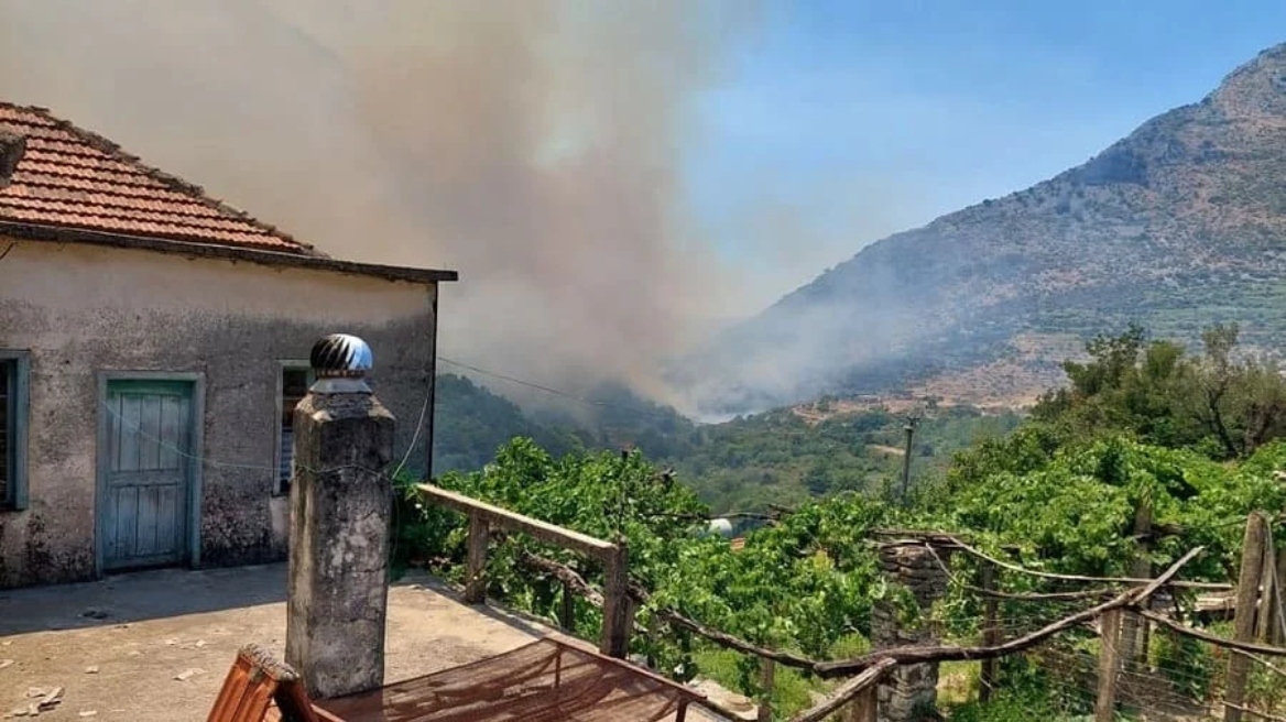 Με δύο πυροσβεστικά αεροσκάφη συνδράμει η Ελλάδα την Αλβανία για την αντιμετώπιση μεγάλης πυρκαγιάς στα μειονοτικά χωριά