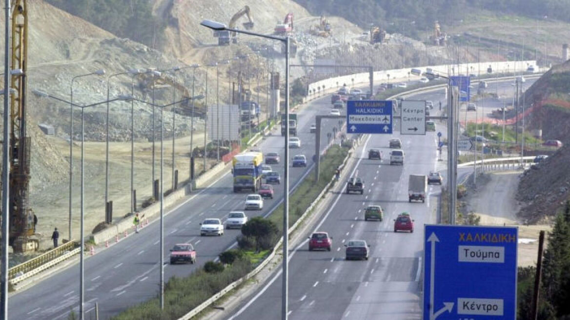 Καραμπόλα με οκτώ αυτοκίνητα στον Περιφερειακό Θεσσαλονίκης - Πέντε τραυματίες, οι τρεις ανήλικοι