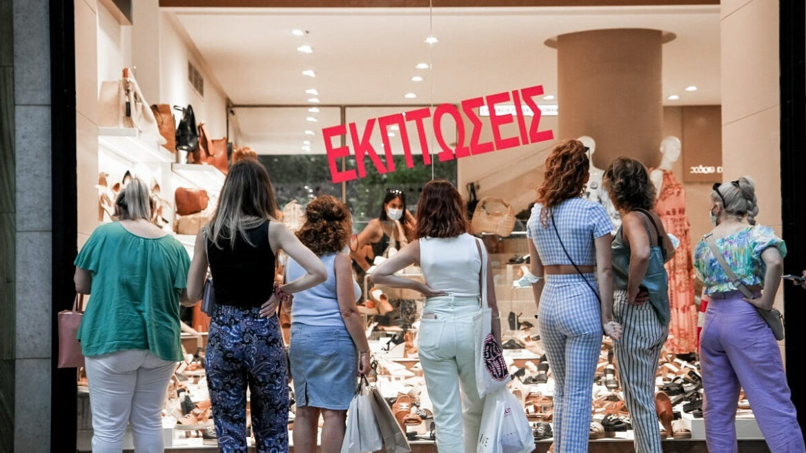 	Στις 14 Ιουλίου ξεκινούν οι εκπτώσεις που θα διαρκέσουν μέχρι 30 Αυγούστου - Ποια Κυριακή θα είναι ανοιχτά τα μαγαζιά