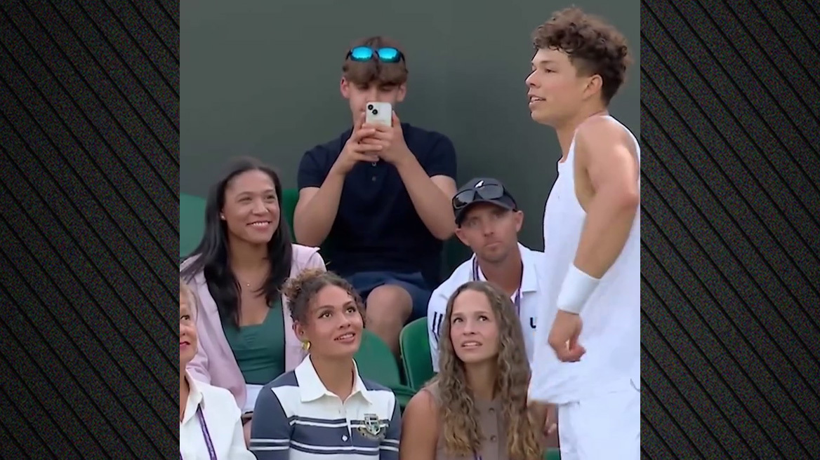 Βρείτε κάποιον να σας κοιτάει όπως η Τρίνιτι Ρόντμαν τον Μπεν Σέλτον - Ο επόμενος λαμπερός έρωτας στο χώρο αθλητισμού - Βίντεο 