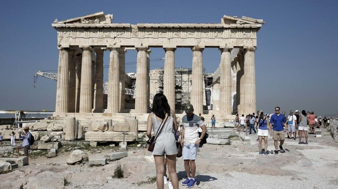 Ακρόπολη: Τροποποιήσεις στο ωράριο λειτουργίας της λόγω καύσωνα