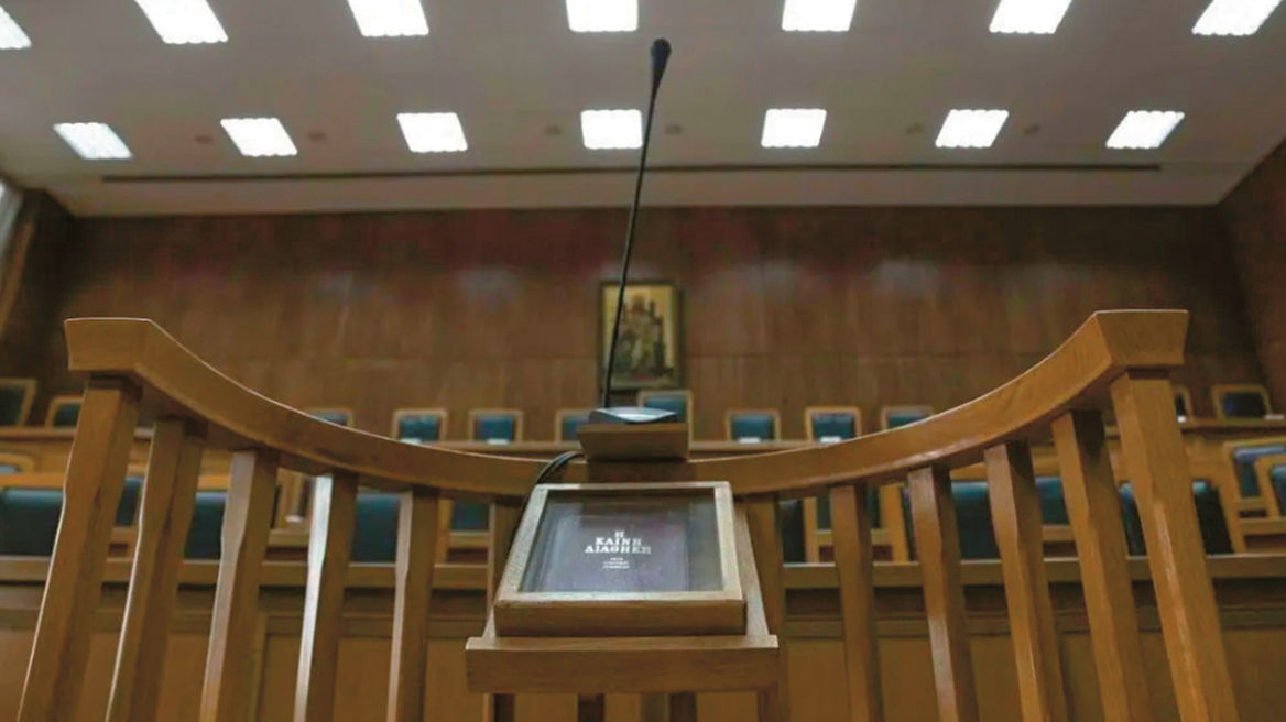 Ελεύθερος υπό όρους ο 76χρονος που έβαλε φωτιά στο σπίτι της εν διαστάσει συζύγου του στη Θεσσαλονίκη επειδή του ζήτησε να χωρίσουν 