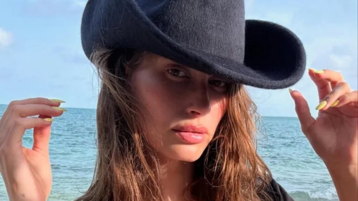 Η Hailey Bieber κηρύσσει το τέλος του «butter yellow»
