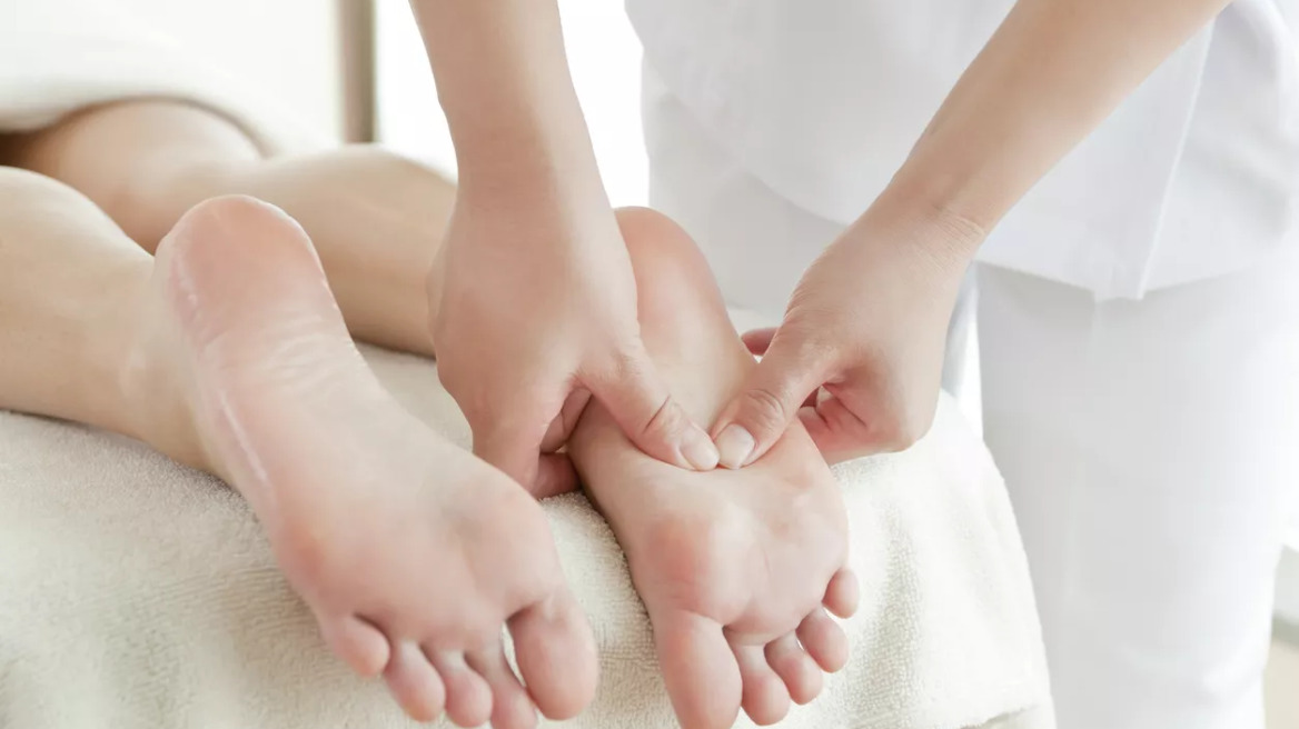 Ρεφλεξολογία: Η θεραπευτική δύναμη του αγγίγματος με τη σφραγίδα του Νόμπελ Ιατρικής