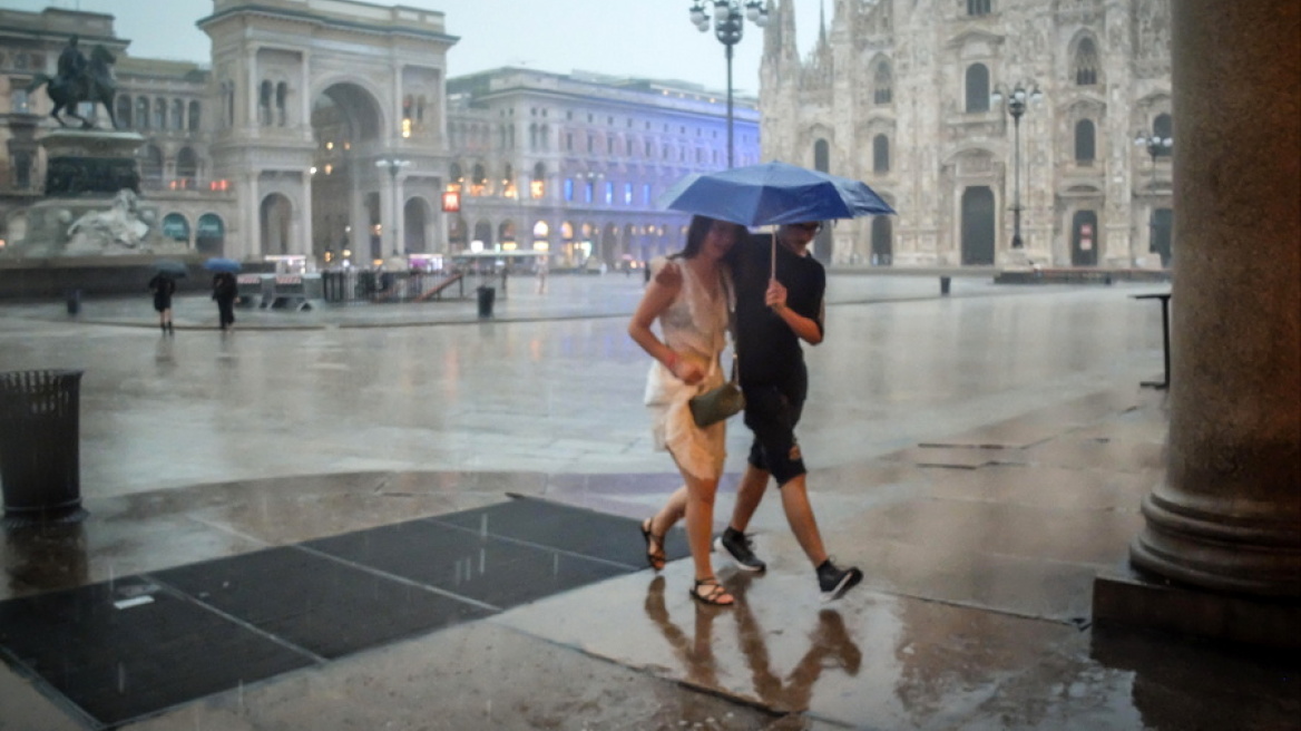 Κακοκαιρία σαρώνει την κεντρική και βόρεια Ιταλία: Λουόμενος κινδύνευσε να πνιγεί, δύο εργάτες τραυματίστηκαν