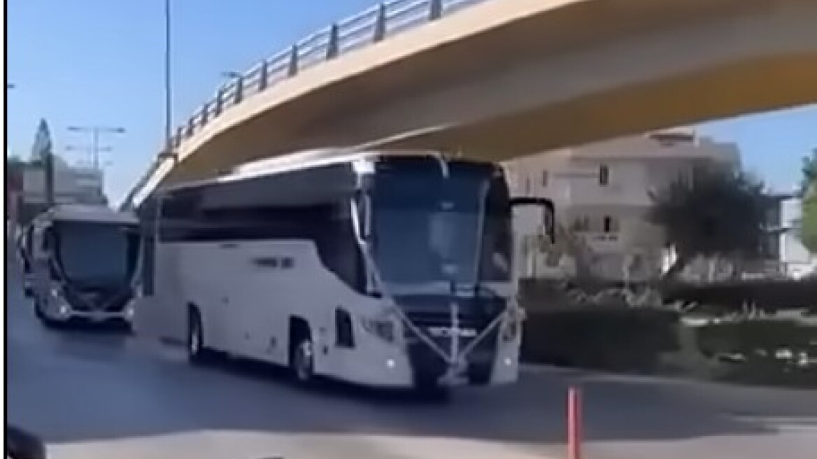 Ηράκλειο: Nύφη πήγε στην εκκλησία συνοδεία... λεωφορείων - Δείτε βίντεο