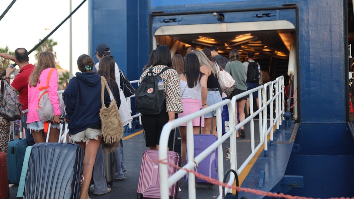 Πειραιάς: Συνελήφθη 70χρονος που φωτογράφισε δύο ανήλικες χωρία άδεια 