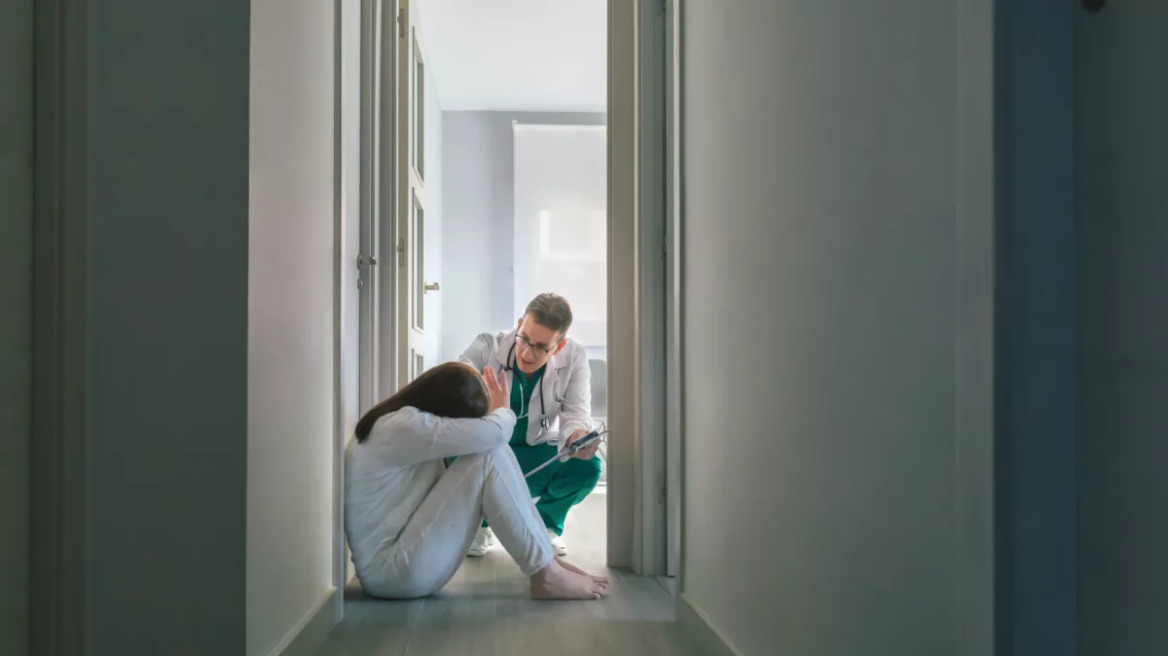 Ποιος αποφασίζει για τη νοσηλεία ψυχιατρικών ασθενών - Τι κρύβεται πίσω από τις 2 συλλήψεις στο Δαφνί