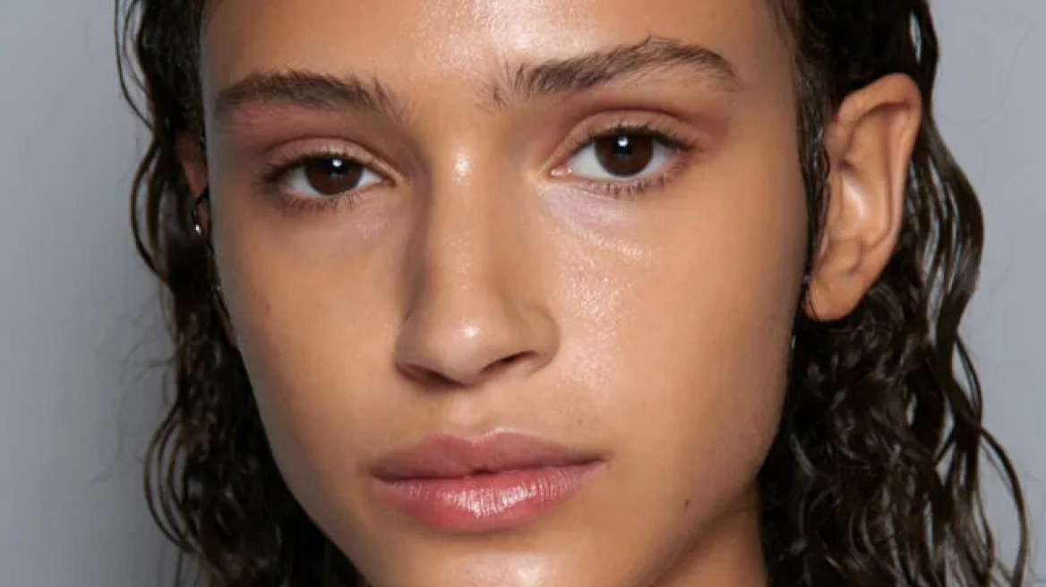 Οι αδιάβροχες μάσκαρα που δεν θα σας απογοητεύσουν στις καλοκαιρινές διακοπές
