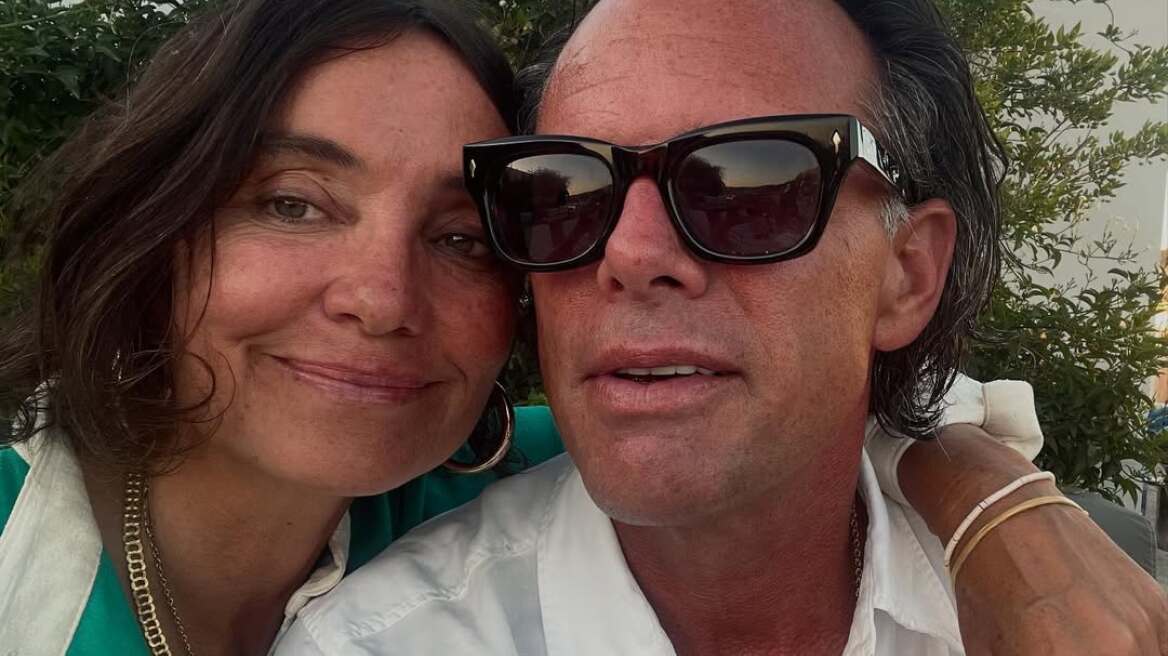 Γουόλτον Γκόγκινς: Φωτογραφίες από την Ελλάδα με τη γυναίκα και τον μοναχογιό τους - Η εντυπωσιακή ομοιότητά τους