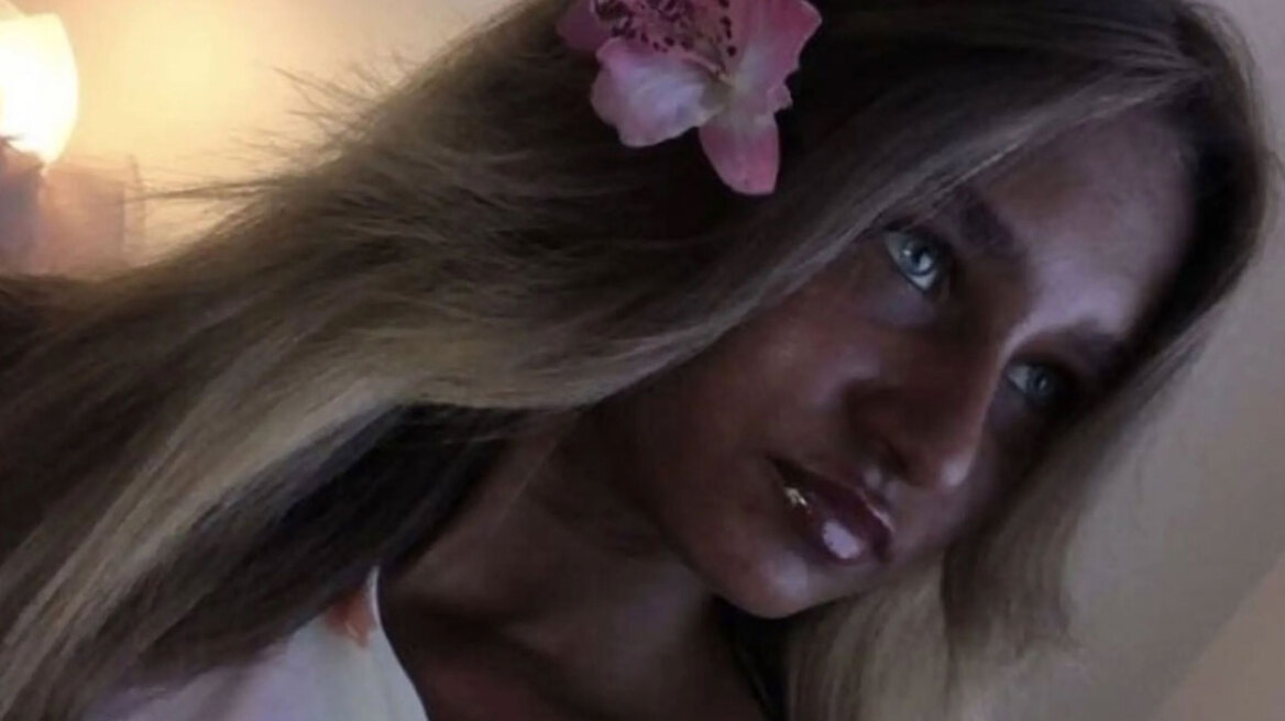 Αγνοώντας τους κινδύνους: 18χρονη εθισμένη στο μαύρισμα κοντεύει να γίνει σαν... κάρβουνο! (vid)