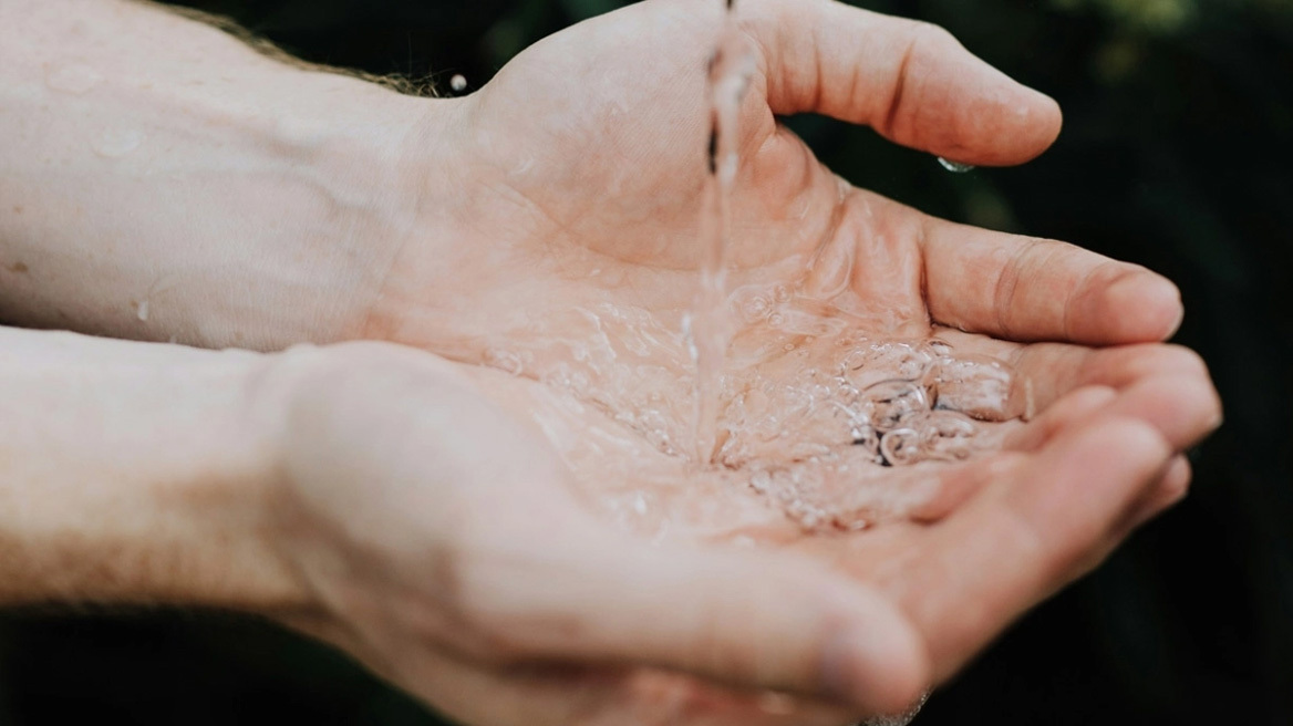 Μπορείς να ζήσεις ένα μήνα χωρίς νερό; Πολίτες της Καλλονής σε απόγνωση!