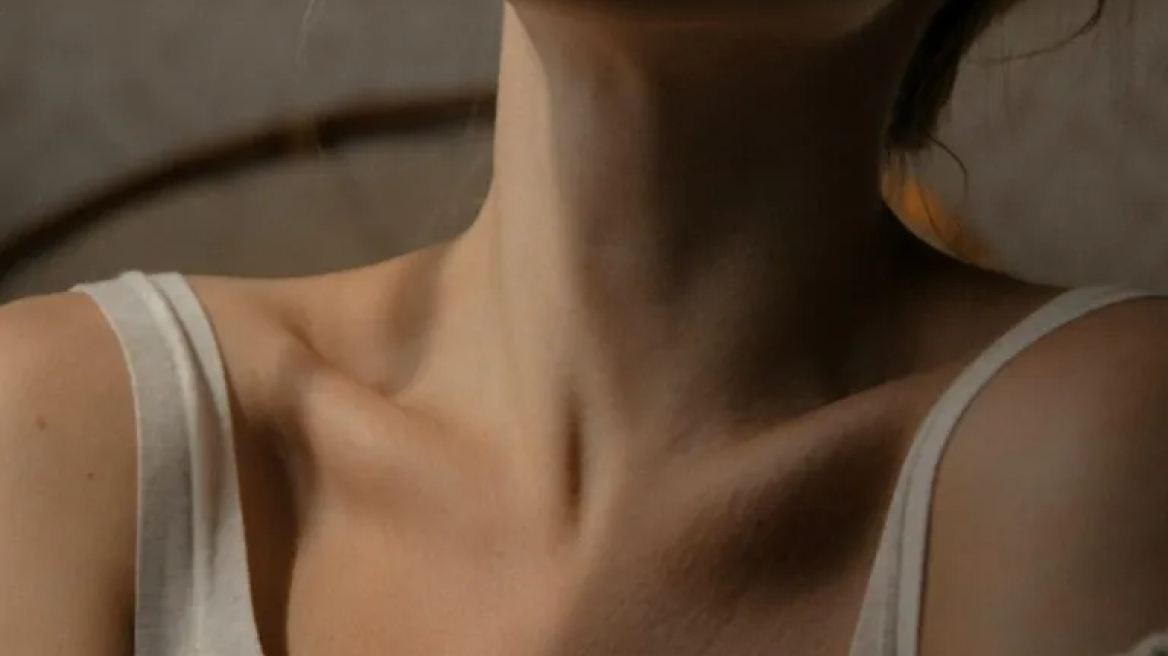 Σύσφιξη λαιμού και ντεκολτέ: Επτά κρέμες που βοηθούν στη μείωση της χαλάρωσης
