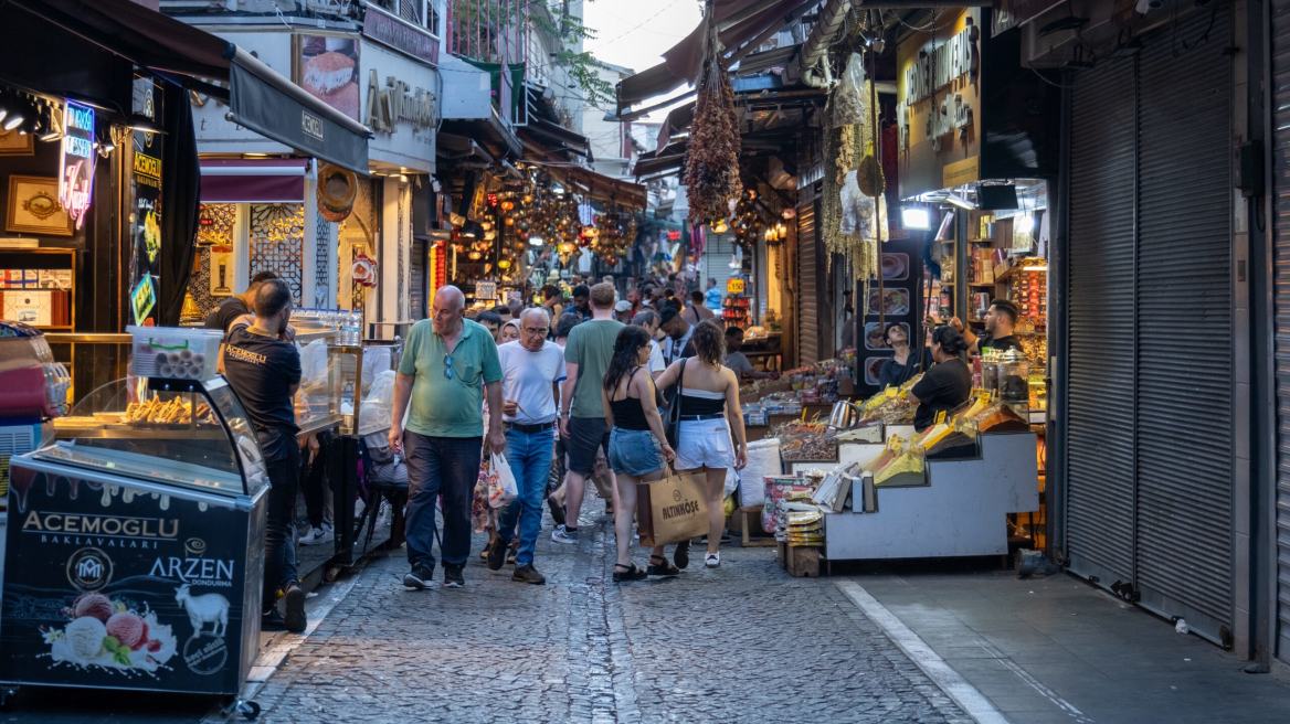 
Περιπλανηθήκαμε στα στενά του Εμίνονου στην Κωνσταντινούπολη