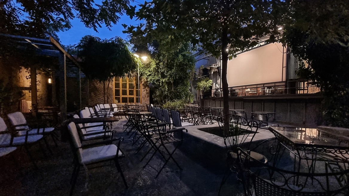 Επί Κολωνώ: Θερινό σινεμά με δωρεάν είσοδο, στη δροσερή αυλή του θεάτρου
