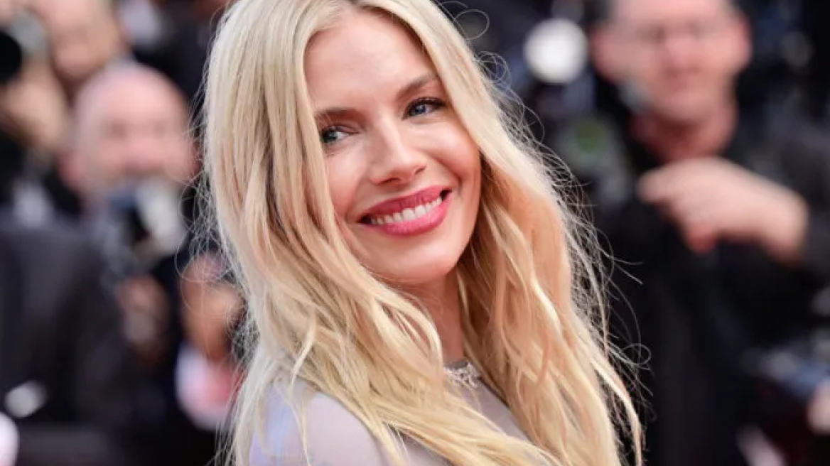 Η Sienna Miller ορκίζεται σε αυτή την κρέμα που κοστίζει μόλις 12€ 