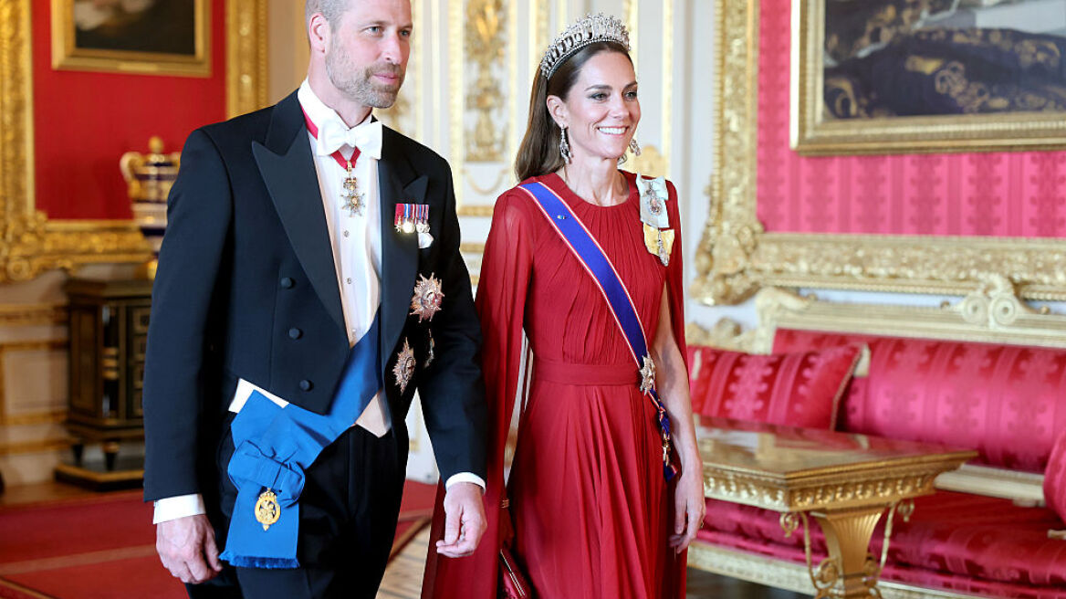 Κέιτ Μίντλετον: Το λαμπερό κόκκινο φόρεμα και η τιάρα που είχε να φορέσει από το 2023
