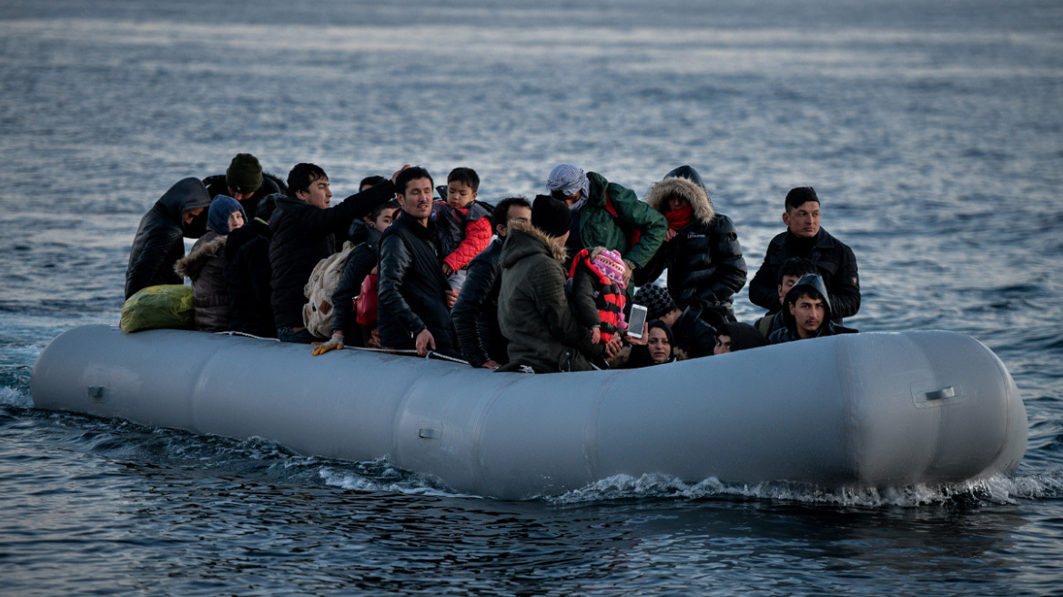 Τέθηκαν υπό κράτηση οι πρώτοι μετανάστες στο πλαίσιο της γαλλοβρετανικής συμφωνίας, λέει το Λονδίνο