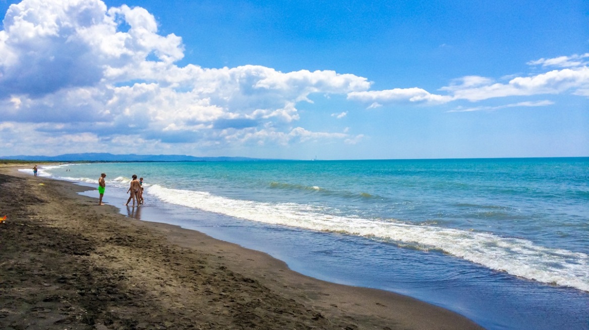 Τραγωδία στην Ιταλία: 17χρονος βρήκε φρικτό θάνατο θαμμένος στην άμμο