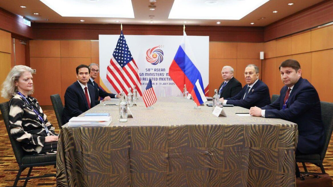 Ρωσία-ΗΠΑ: Λαβρόφ και Ρούμπιο συζήτησαν για την Ουκρανία και τη Μέση Ανατολή στην σύνοδο της ASEAN στη Μαλαισία