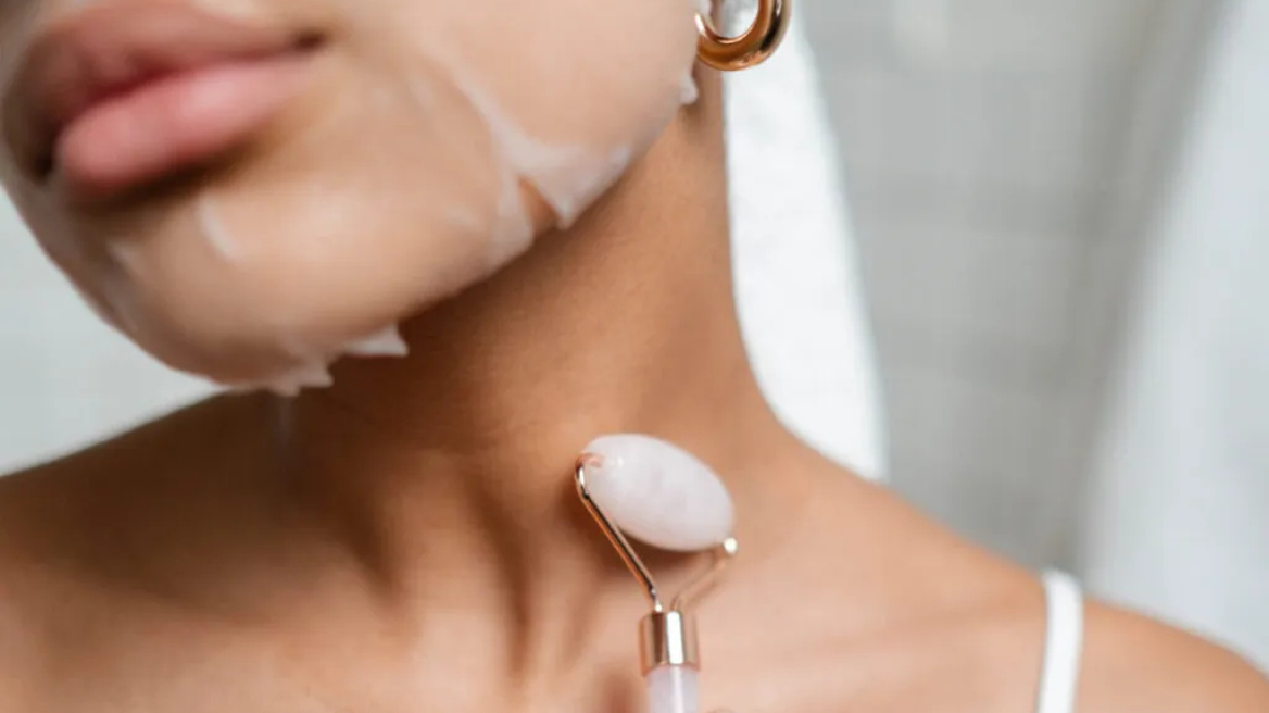 Πώς μπορεί να σας ωφελήσει η καθημερινή χρήση ενός jade roller;
