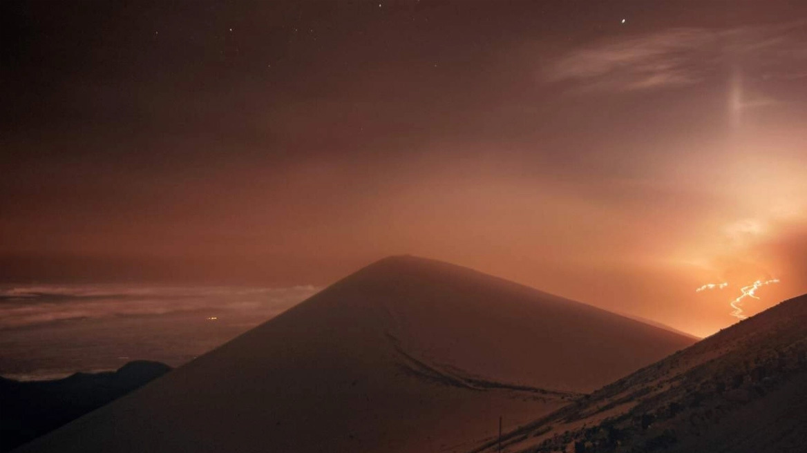 Το Έβερεστ δεν είναι το ψηλότερο βουνό της Γης: Ο «γίγαντας» της Χαβάης που το κάνει να μοιάζει με νάνο (vid)