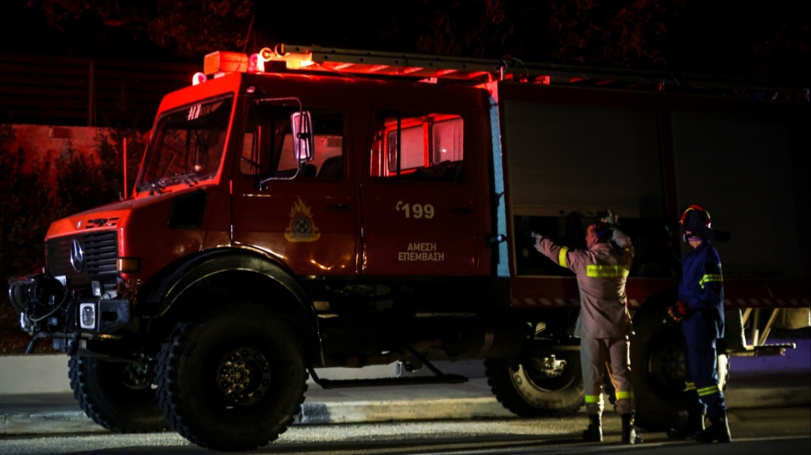 Φωτιά σε διώροφη μεζονέτα στην Αγία Βαρβάρα - Ένας ελαφρά τραυματίας
