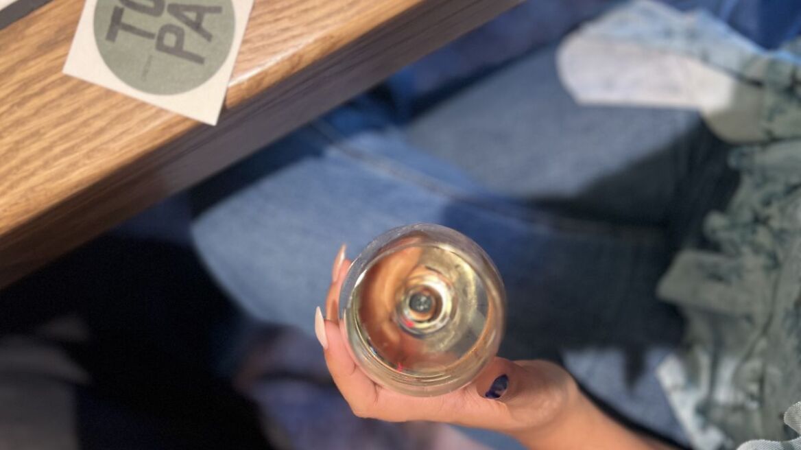 ¡Topa! Το νέο «καφενείο» με κρητικές και ισπανικές ρίζες στην Κυψέλη