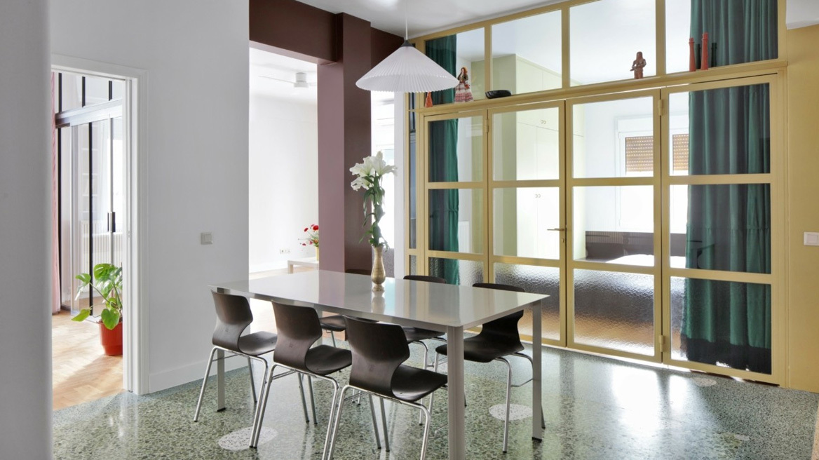 Η εντυπωσιακή ανακαίνιση ενός παλαιού διαμερίσματος στην Κυψέλη
