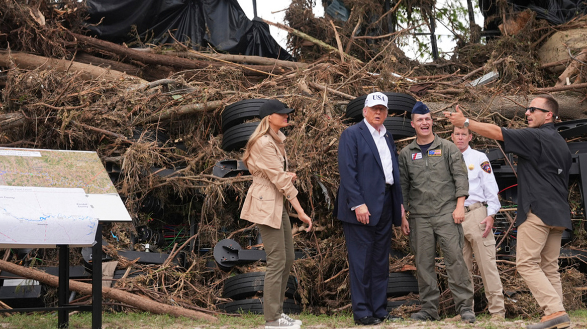 «Δεν έχω ξαναδεί κάτι τέτοιο»: Ο Τραμπ επισκέπτεται το Τέξας μία εβδομάδα μετά τις φονικές πλημμύρες - Δείτε βίντεο και φωτογραφίες