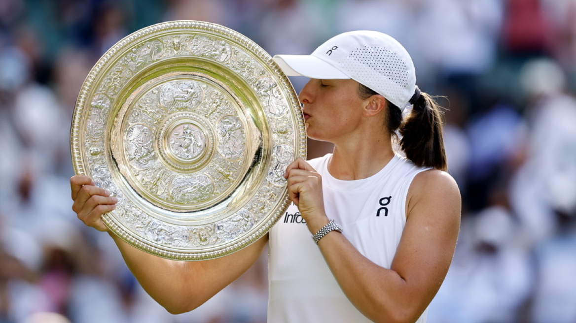 Wimbledon, Σβιόντεκ - Ανισίμοβα 2-0 (6-0,6-0): Ανέβηκε στον θρόνο με... προπόνηση στον τελικό η Ίγκα - Βίντεο 