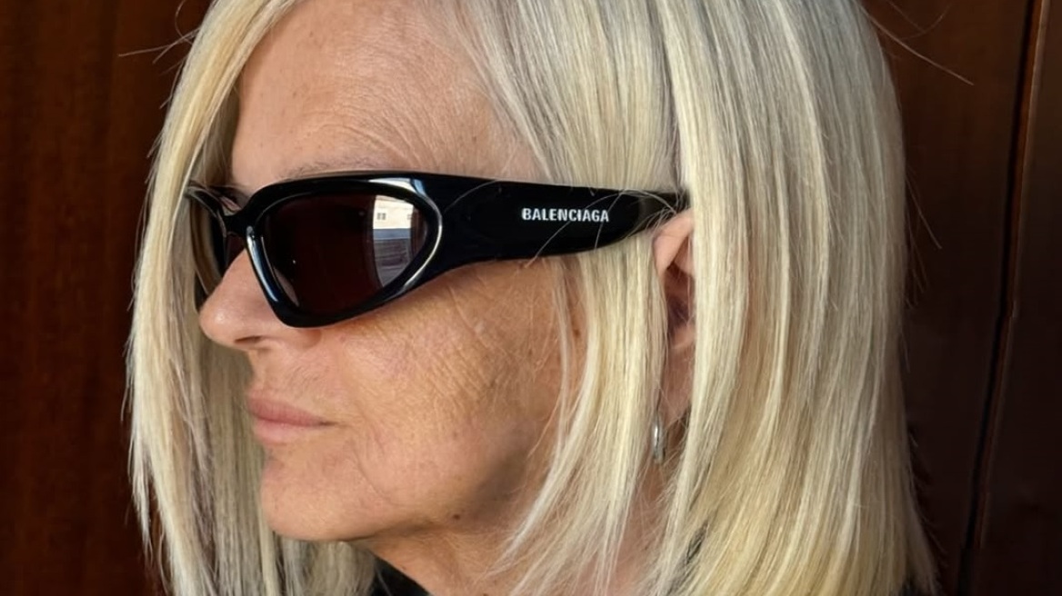 Ο Δημήτρης Γιαννέτος έκανε στη μητέρα του ένα από τα πιο μοντέρνα κουρέματα (εικόνες)