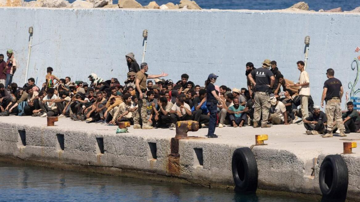 Μεταναστευτικό: Στον Πειραιά οι πρώτοι 200 μετανάστες από τα Χανιά
